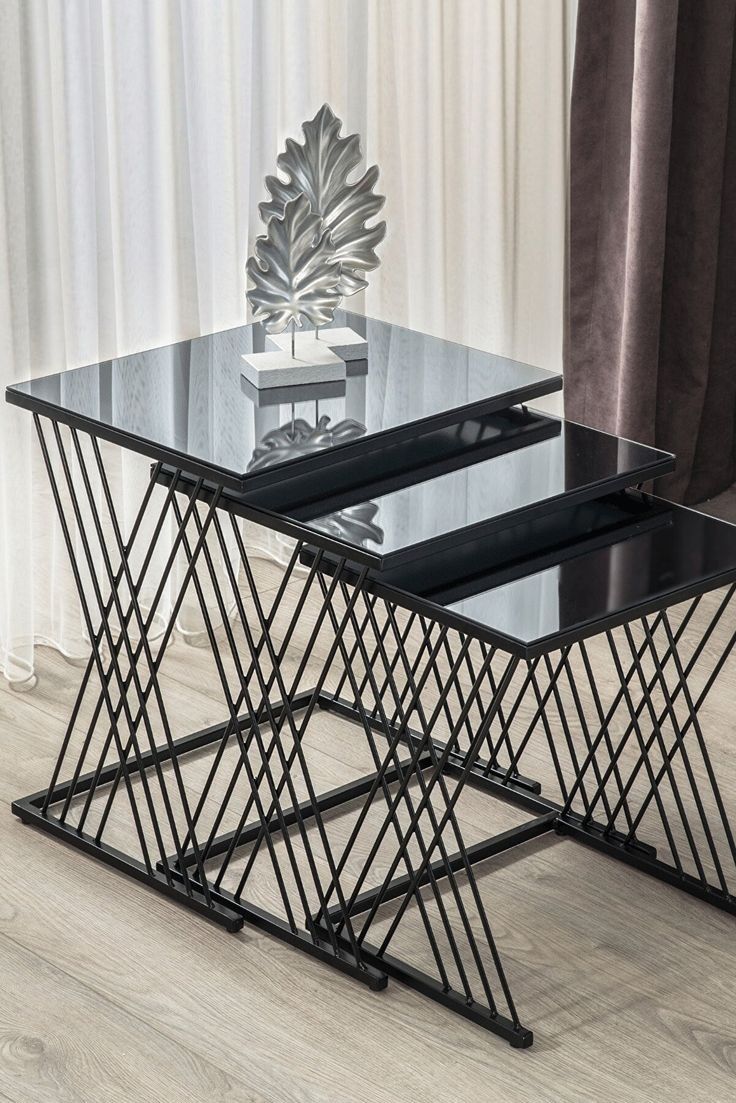 Modern Siyah Cam Yan Sehpa Seti - Geometrik Metal Tasarım | FERRO