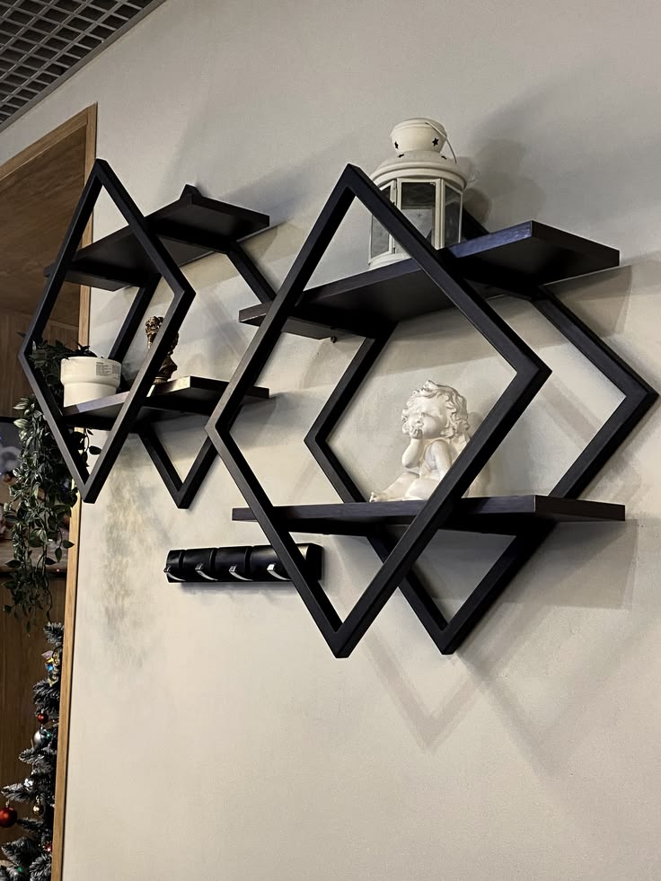 Yıldız Şeklinde Siyah Metal Duvar Rafı - Modern Dekoratif Raf Sistemi | FERRO